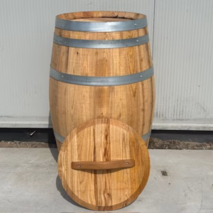 Kastanje houten portvat van 110 liter met los deksel en geolied met lijnolie
