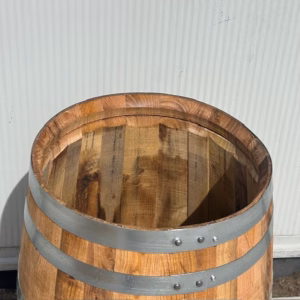 Kastanje houten portvat van 110 liter met los deksel en geolied met lijnolie