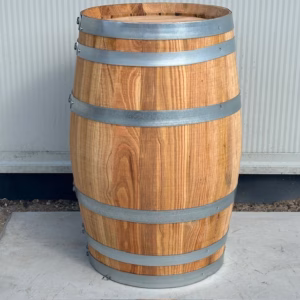 Kastanje houten portvat van 50 liter, geolied met lijnolie