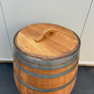 Eikenhouten wijnvat 225 liter met deksel, geolied met lijnolie