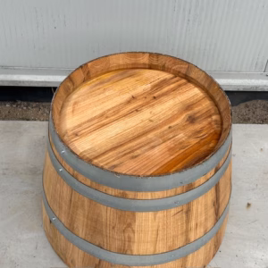 Half kastanjehouten portvat 55 liter, geolied met lijnolie