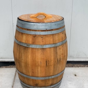 Eikenhouten wijnvat 300 liter met deksel, geolied met lijnolie