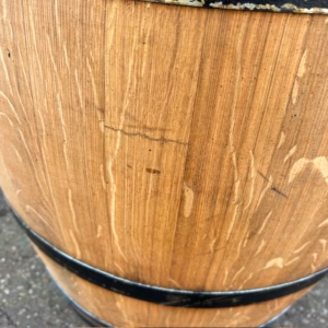 Eikenhouten wijnvat 225 liter, met zwarte banden en losse deksel, geolied met lijnolie