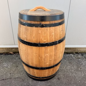 Eikenhouten wijnvat 225 liter, met zwarte banden en losse deksel, geolied met lijnolie