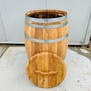 Kastanje houten wijnvat 225 liter met deksel, geolied met lijnolie