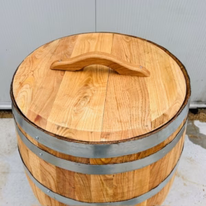 Kastanje houten wijnvat 225 liter met deksel, geolied met lijnolie