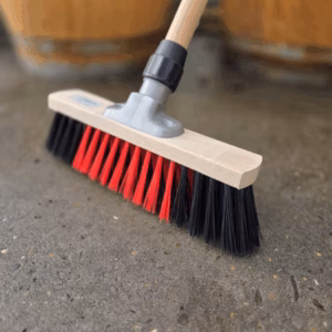 X bezem, buitenbezem 30 cm rood-zwart compleet met steel 160 cm