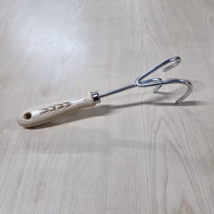 Handkrabbertje 3 tanden van verzinkt staal met essenhouten handvat