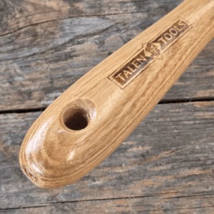 Verplantschepje van verzinkt staal met essenhouten handvat