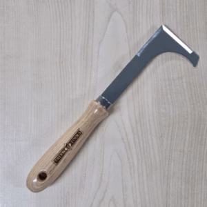 Handvoegenkrabber van verzinkt staal met essenhouten handvat