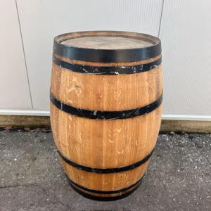 Eikenhouten wijnvat 225 liter met zwarte banden geolied met lijnolie