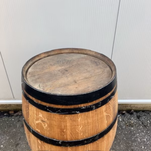 Eikenhouten wijnvat 225 liter met zwarte banden geolied met lijnolie